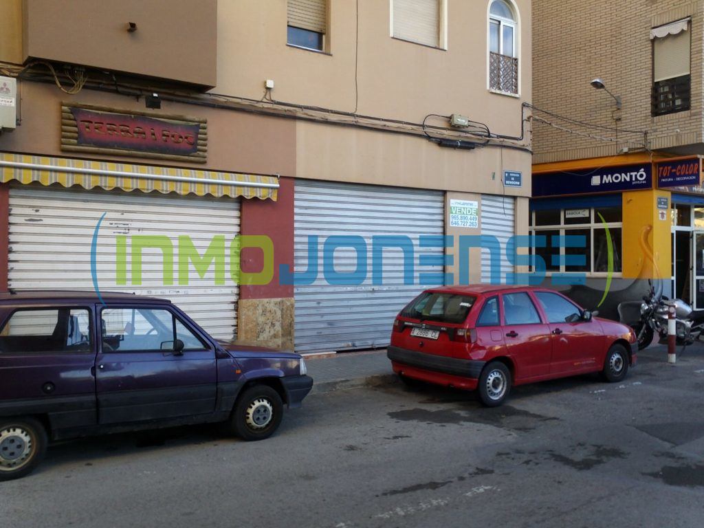 Local de 200 m² Local de 200 m²