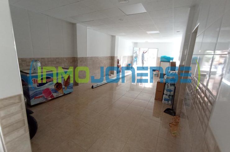 Local 75 m²