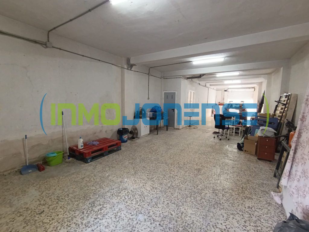 Local-cochera 120 m²